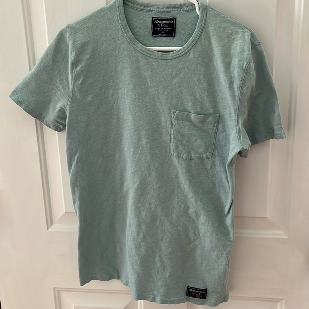 Abercrombie & Fitch Men's Short Sleeve Pocket T-Shirt in Light Seafoam